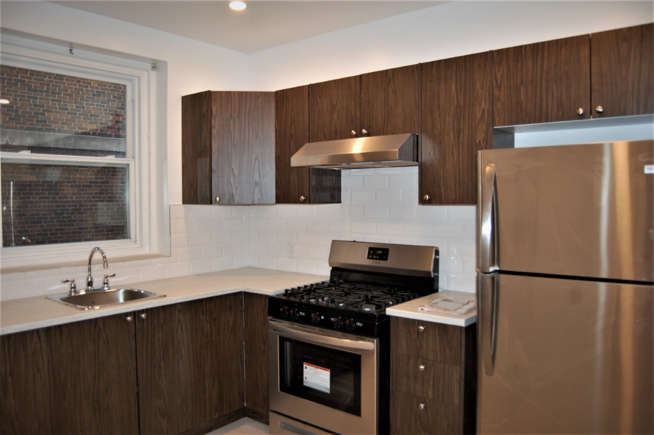 Modern 2-Bedroom Apartment for Rent at 4855 Queen Mary